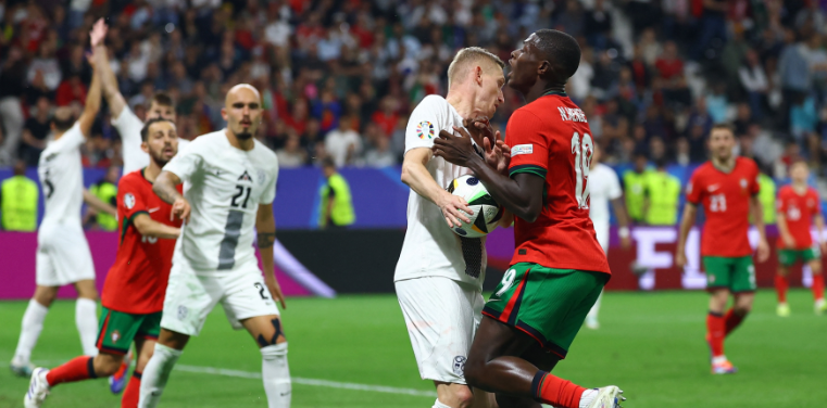كوستا يقود البرتغال إلى ربع نهائي اليورو